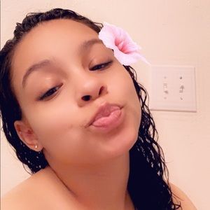 Meet your Posher, Ayana